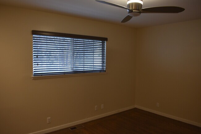 Building Photo - 102 Bonita Ave