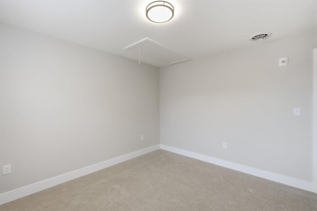 Building Photo - 7 Elise Ave