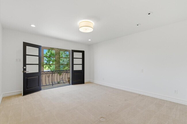 Building Photo - 6997 E Paradise Ranch Rd