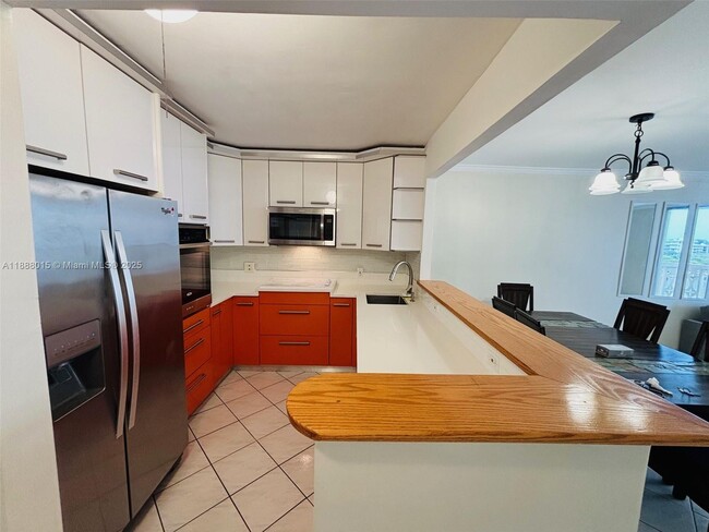 Building Photo - 1817 S Ocean Dr