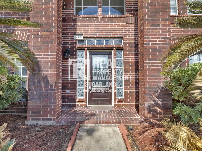 Building Photo - Executive Living in the Heart of Sugar Land