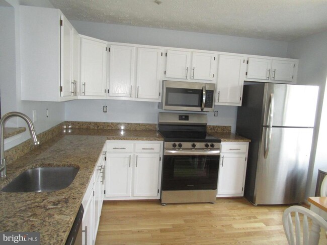 Building Photo - 12803 Carousel Ct