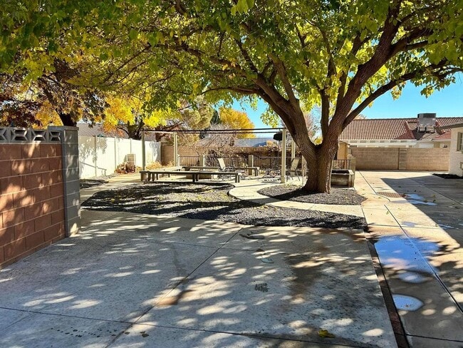 Building Photo - Gorgeous Santa Clara Home with Stunning Ki...