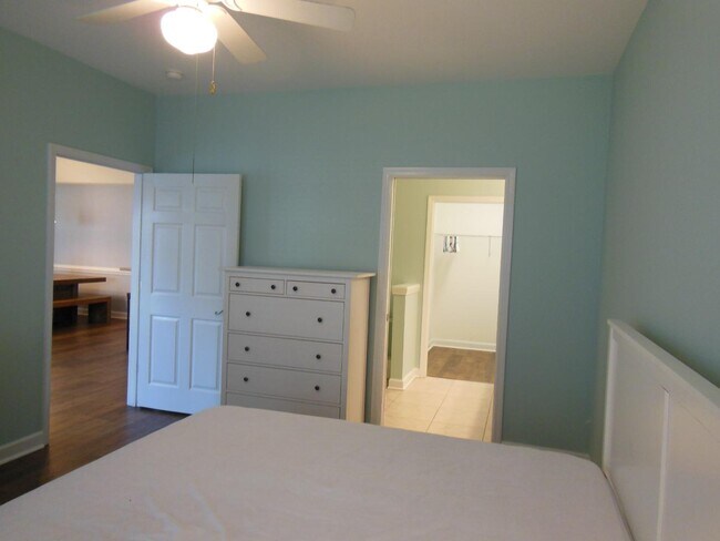 Building Photo - 908 Resort Cir