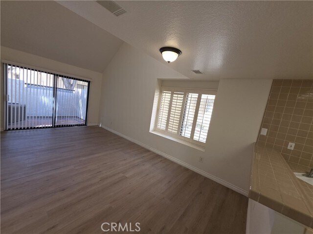 Building Photo - 19 Aruba St