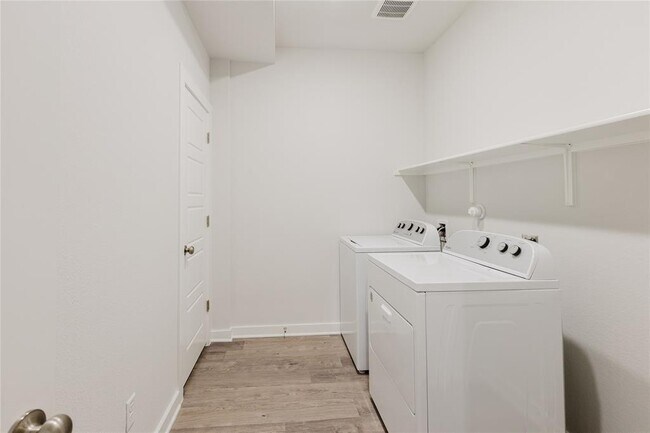 Building Photo - 13207 Swift Wind Dr