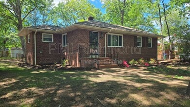 Building Photo - 924 Pierpont Rd
