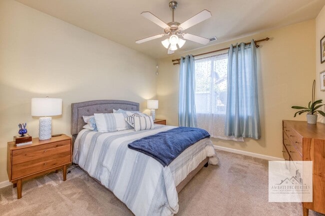 Building Photo - Charming Harlan Ranch Home!