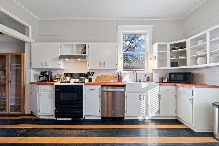 Building Photo - 30 N Auburndale St