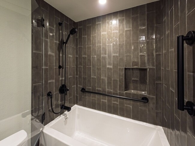 Building Photo - Stylish Condo in the Heart of Downtown Pasadena