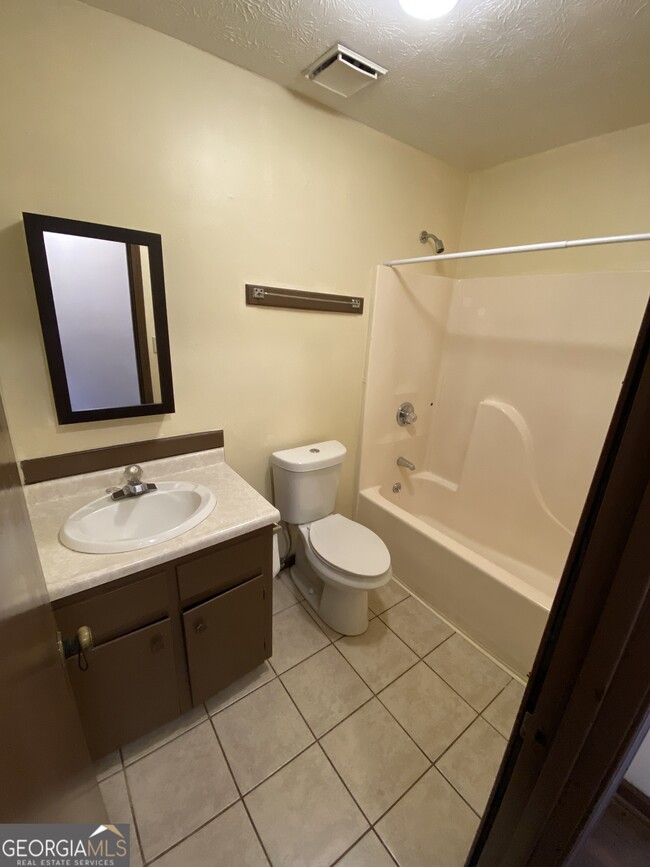 Building Photo - 129 Tanglewood Dr