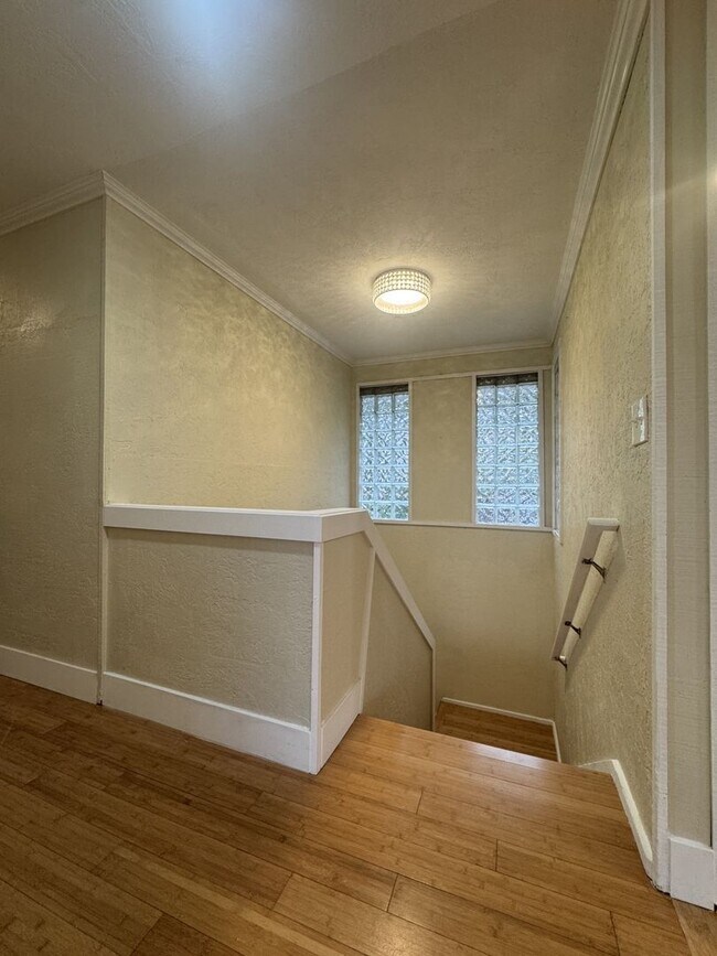 Building Photo - 5-Bed, 3-Bath in South Eugene