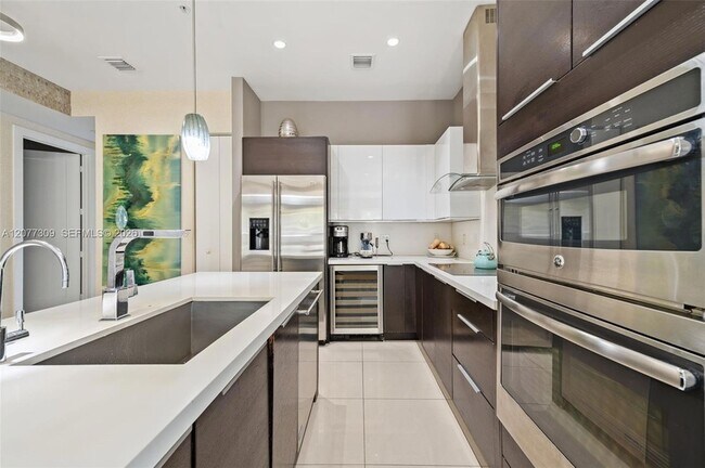Building Photo - 10305 NW 63rd Terrace