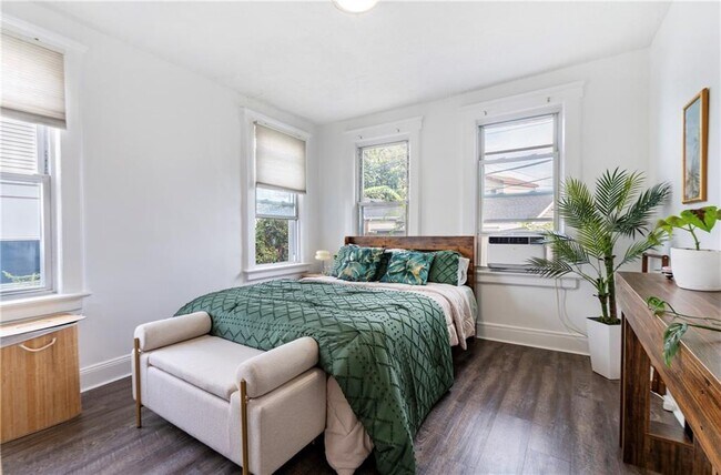 Building Photo - 3-36 Beach 88th St