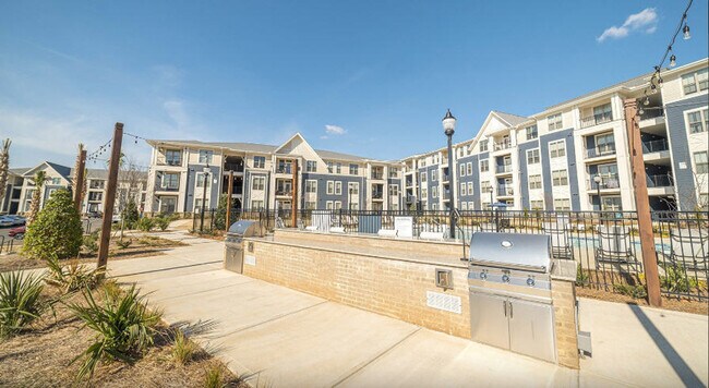 Building Photo - 611 Cooper River Cir
