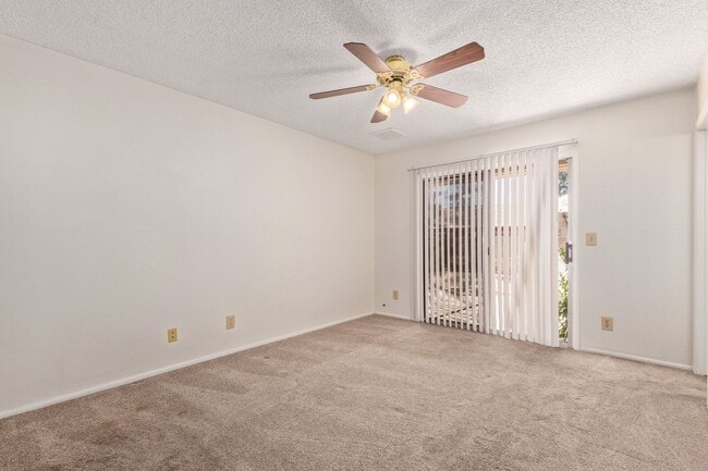 Building Photo - Comfortable 3-Bed, 2-Bath Home in Glendale...