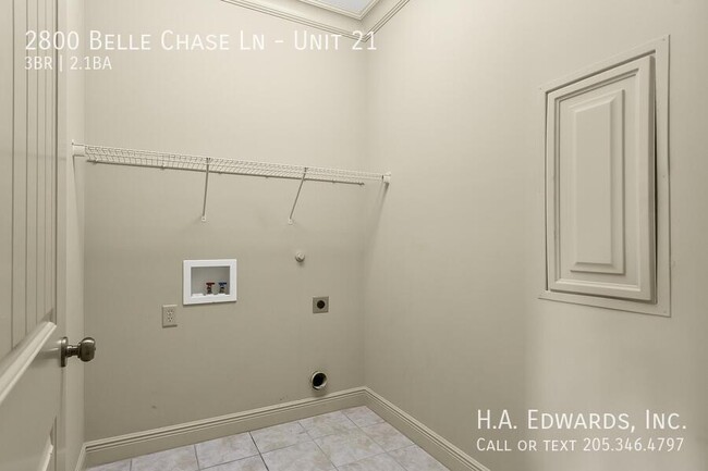 Building Photo - 2800 Belle Chase Ln