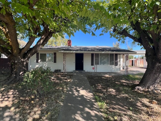 Building Photo - Beautiful 3 Bed / 2 Bath Home