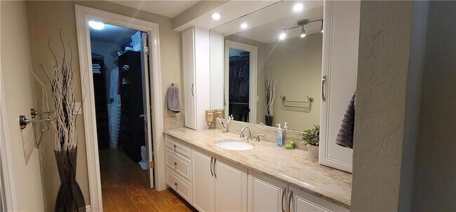 Building Photo - 6010 S Falls Cir Dr