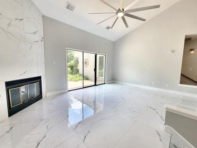 Building Photo - Beautiful and Spacious 4 BR / 3 BA Home fo...