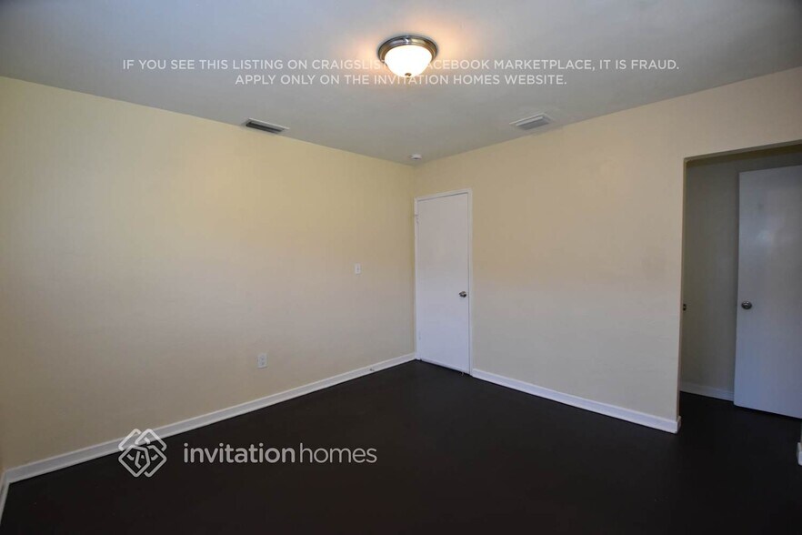 Building Photo - 245 NW 124th St