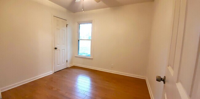 Building Photo - BRICK HOUSE!!! 3-bedroom, 1-bath, Close to...