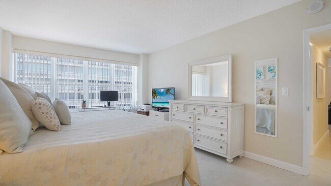 Building Photo - 4010 Galt Ocean Dr