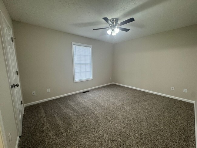 Building Photo - Newly Renovated 3BR 2BA home close to GM, ...