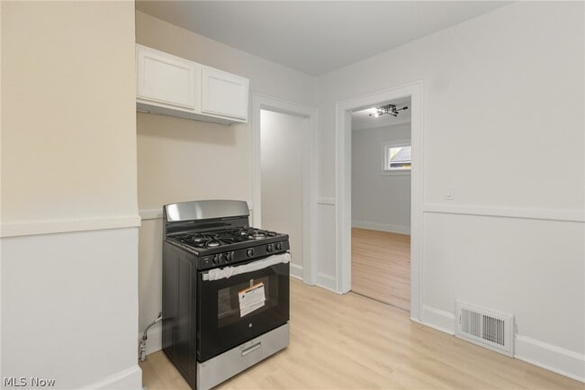 Building Photo - 12808 Beachwood Ave