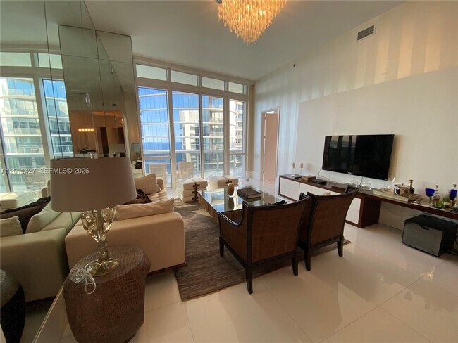 Building Photo - 15811 Collins Ave
