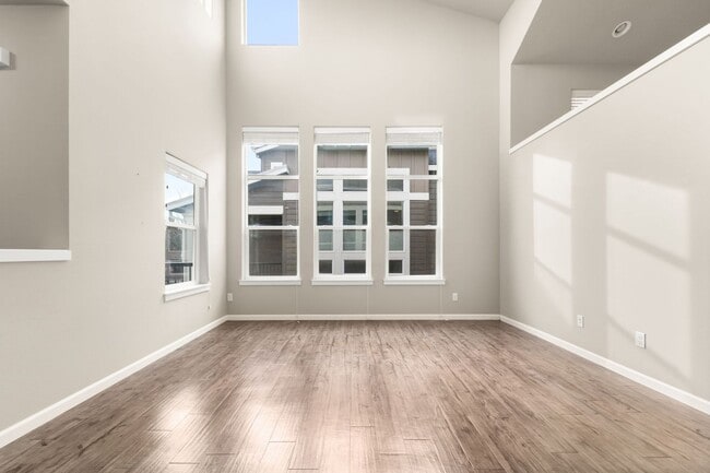 Building Photo - 2122 W Summit Pkwy