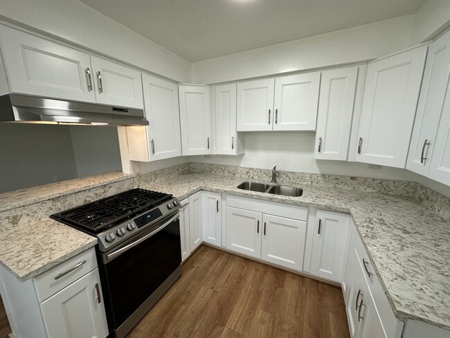 Unit 12 - 20336 Cohasset St