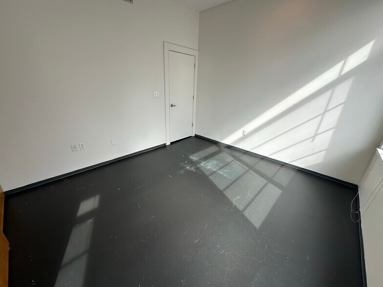 Building Photo - 117 E Berkeley St