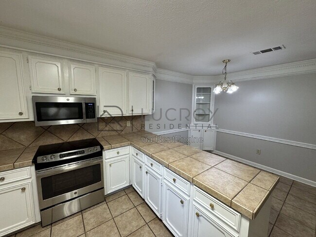 Building Photo - 33 Sandlewood Dr