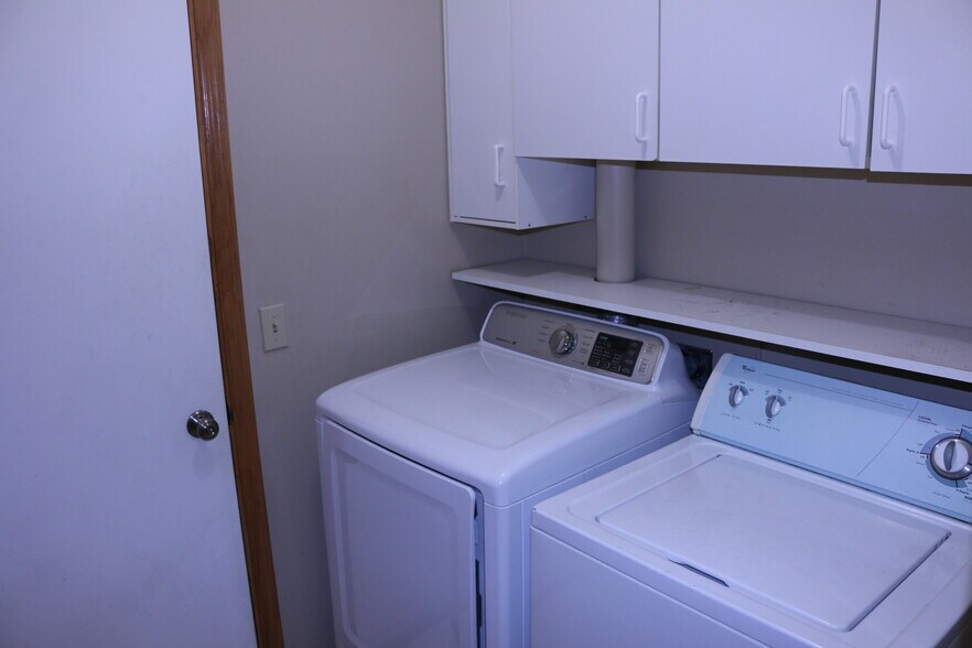 Building Photo - 2696 Mallard Dr