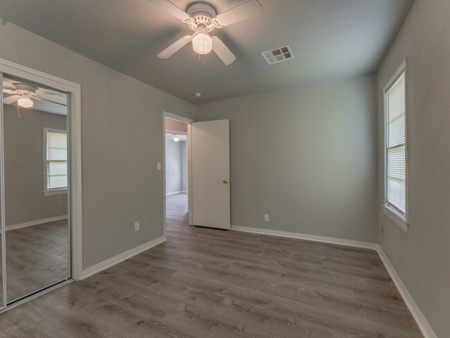 Building Photo - 3 Bedroom 1 Bath Home in Shawnee!