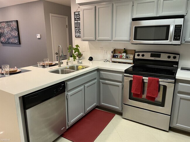 Primary Photo - 2 br, 2 bath Duplex - 6251 Camelot Drive