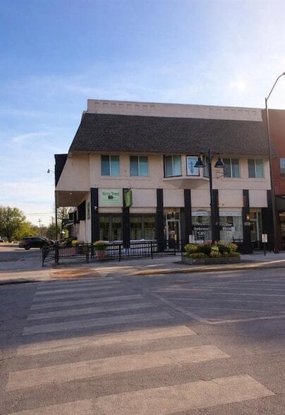 Building Photo - 105 S Canadian Ave