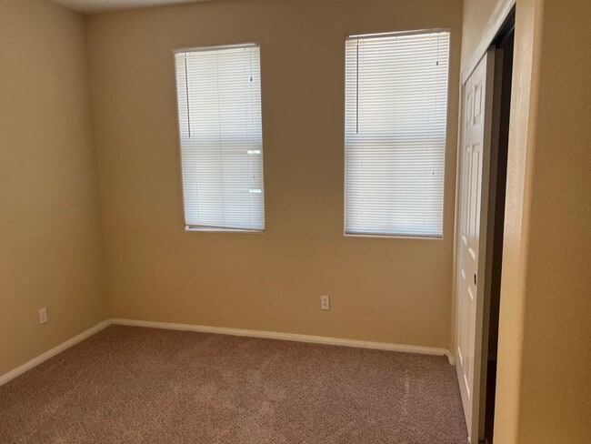 Building Photo - COVENTRY ANTHEM SINGLE STORY HOME!!