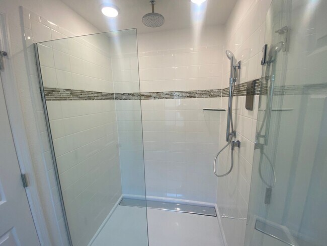 Building Photo - Limited-Time Offer: $500 OFF your second m...