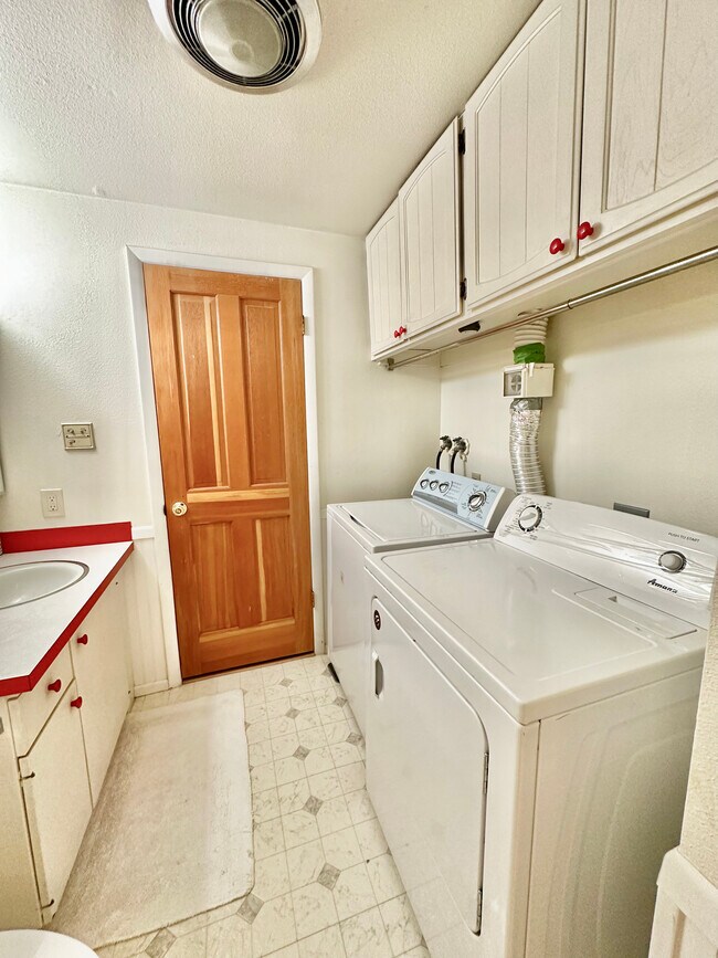 Laundry - 685 Quail Valley Dr