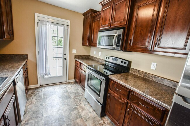 Building Photo - Ranch with Bonus in Fox Crossing!