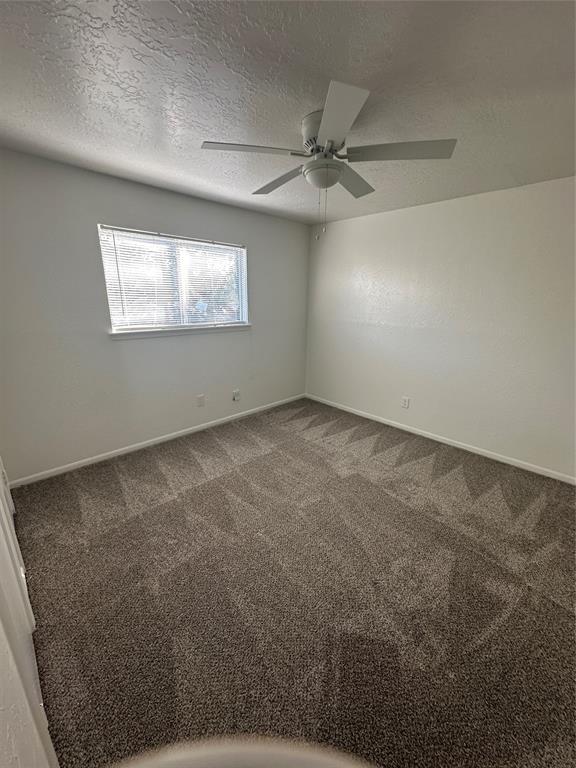 Building Photo - 711 Skylark Rd