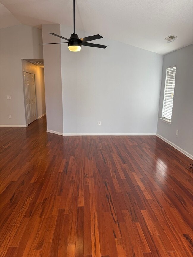 Building Photo - Lovely 3 bedroom 2 bath home located in the Avalon Community