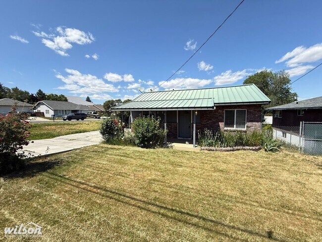 Building Photo - Large 3bd/1.5ba House in Selah, WA with a ...