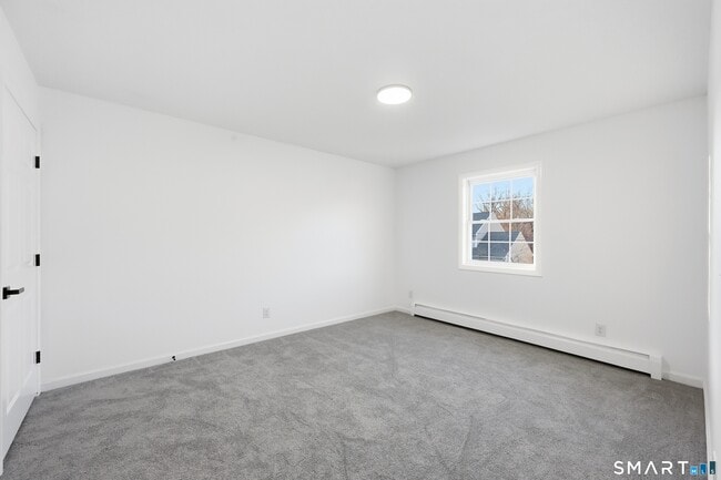 Building Photo - 70 Victoria Ct