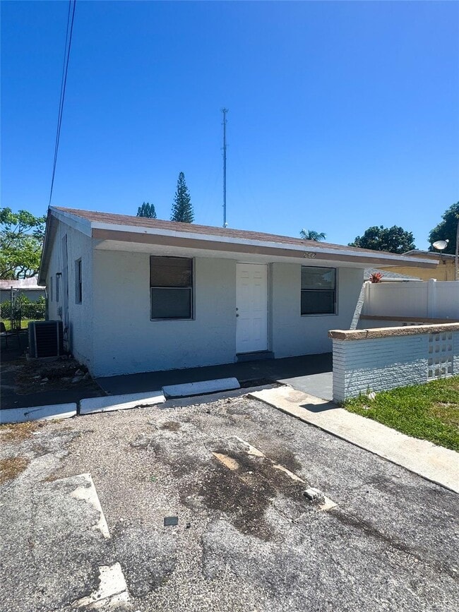 Primary Photo - 2647 NW 20th St