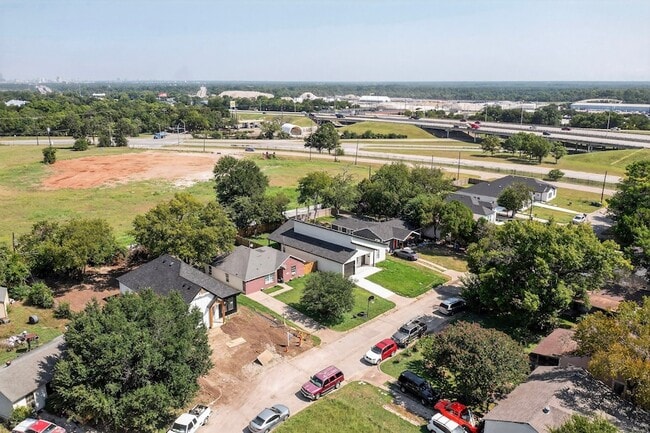 Building Photo - 3901 Le May Ave