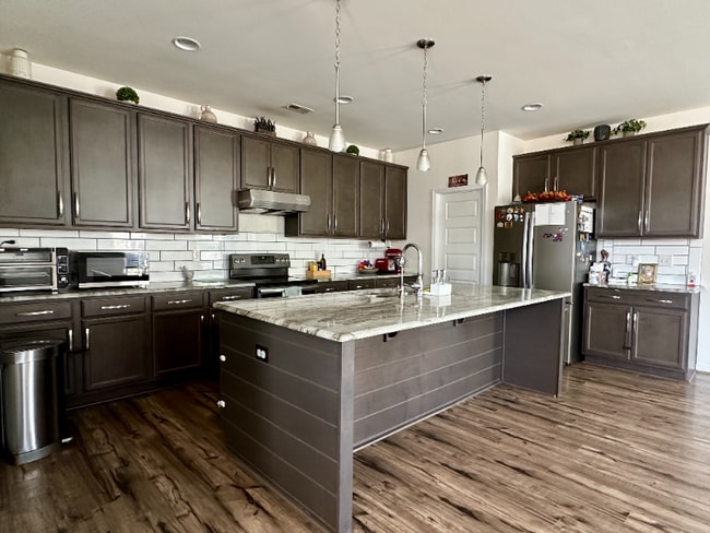 Building Photo - 4001 Tin Roof Way