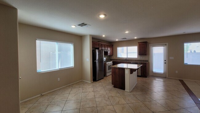 Building Photo - Great 4 Bedroom in the SW!!